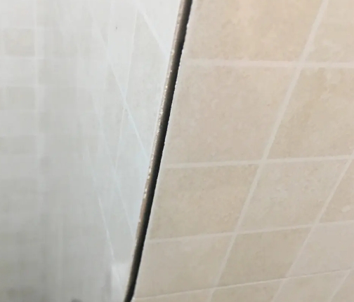 钦南瓷砖空鼓维修公司分享阳台瓷砖脱落的修复过程可以分为以下几个步骤