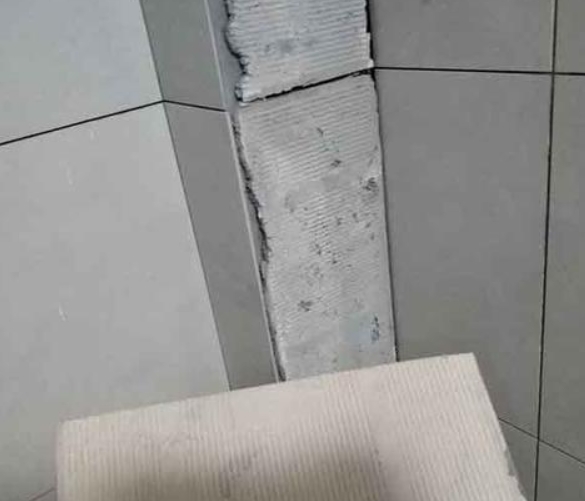 钦南瓷砖空鼓维修公司分享下厨房瓷砖脱落的补救措施。